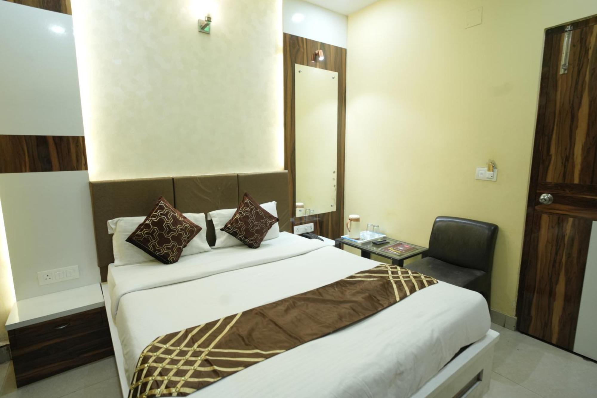 Hotel Rajkamal Near Varanasi Railway Station Exterior foto