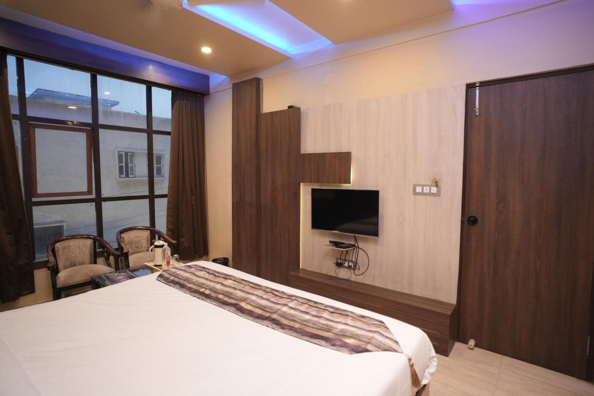 Hotel Rajkamal Near Varanasi Railway Station Exterior foto