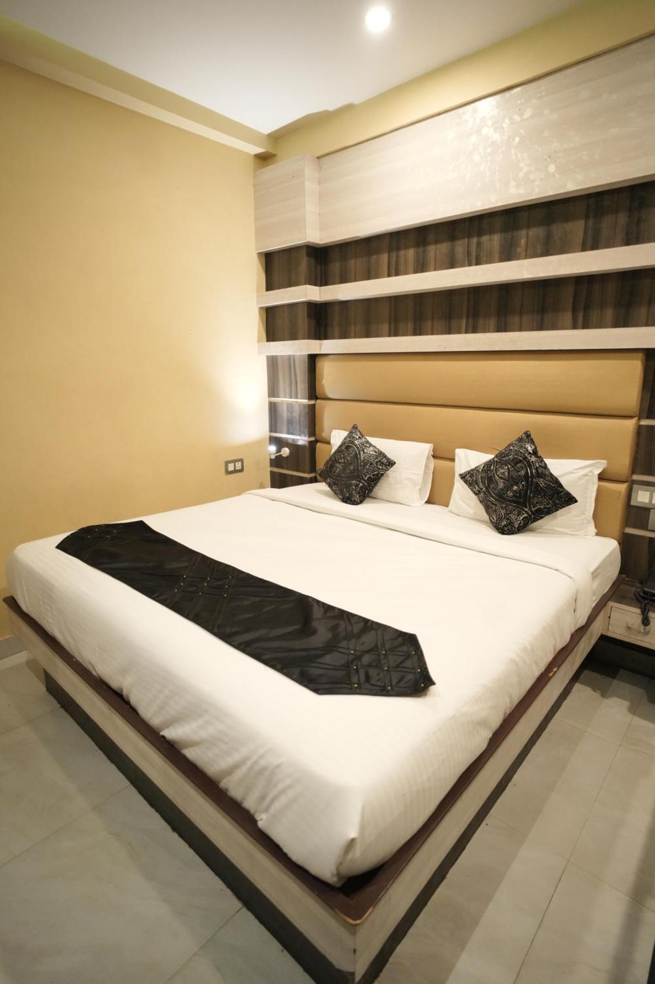 Hotel Rajkamal Near Varanasi Railway Station Exterior foto